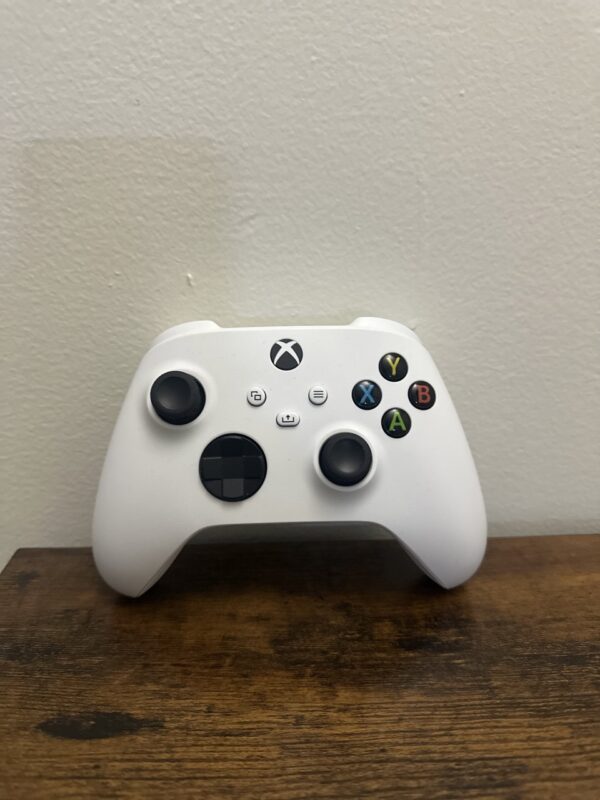 white xbox controller